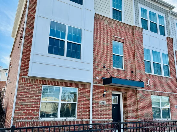 2949 Reflection Dr, Naperville, IL 60540