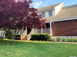 1 Doyle Ct, Lake Grove, NY 11755