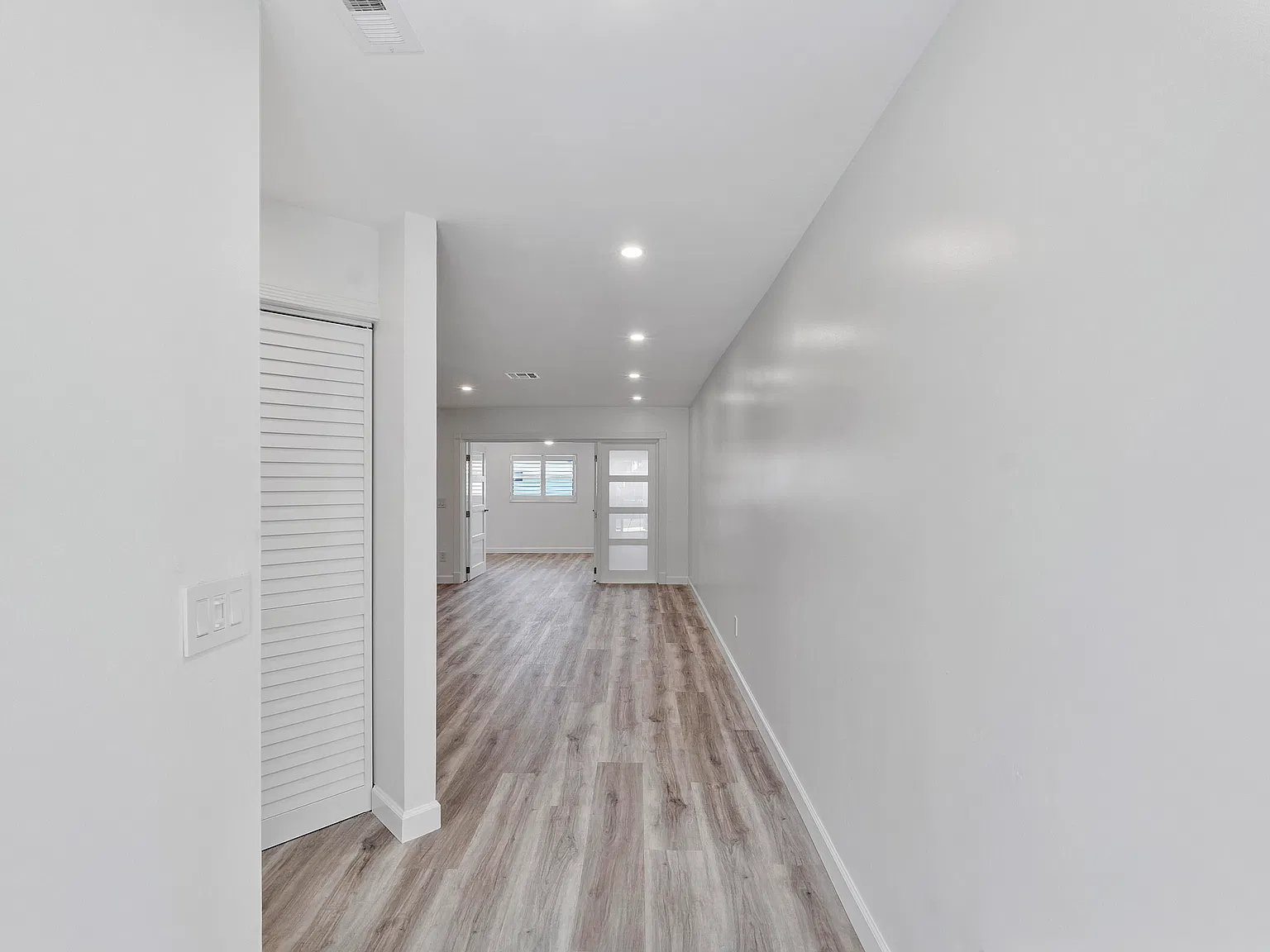 2 bed, 1.5 bath, 1100 sqft, $2,300 — Photo 2