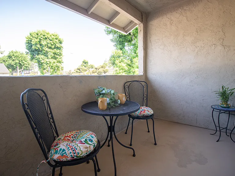 Gold Coast Apartments — Photo 28