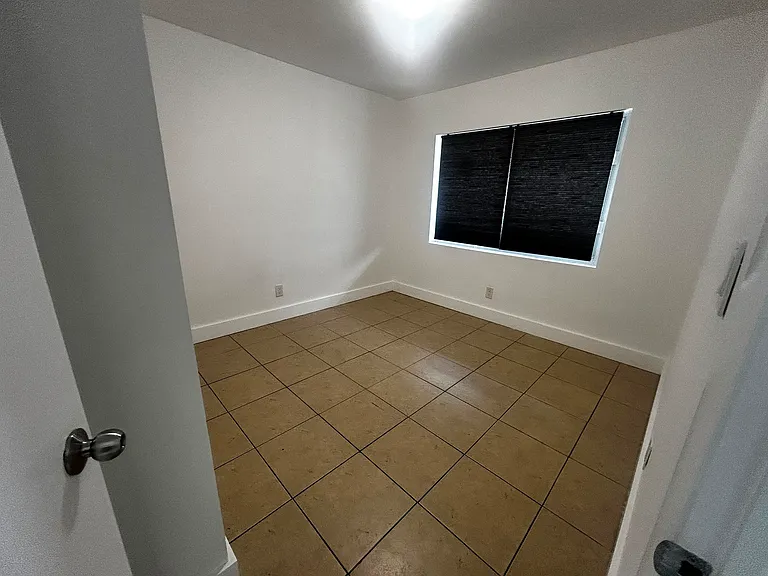 920 SE 2nd Ave #7 — Photo 5