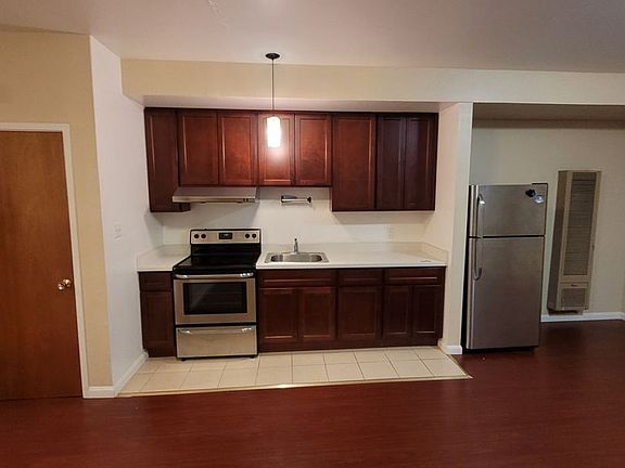 2nd image of 786 Jackson St #1