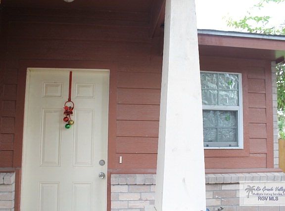 5th image of 909 E Jefferson St