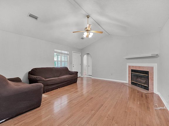 3rd image of 120 Wright Cir