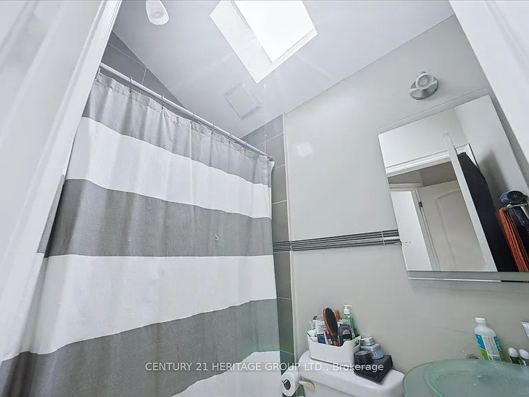 169 King Edward Ave — Photo 22