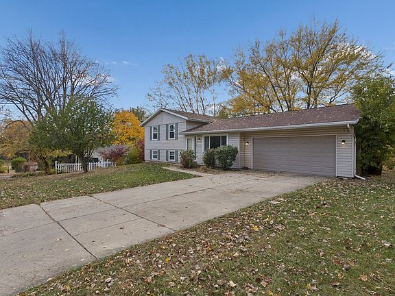 3rd image of 3414 Carrara Ln