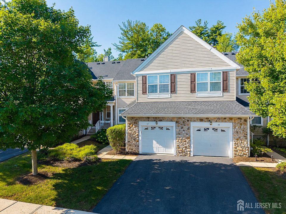 1st image of 12 Scarlet Oak Dr
