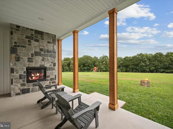 886 Middle Fork Rd, Cross Junction, VA 22625
