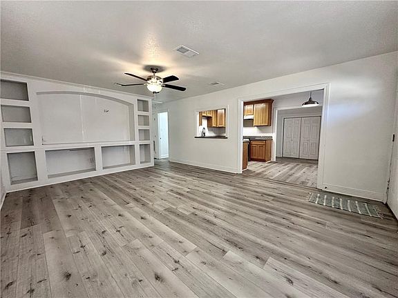 3rd image of 931 Hailey Ave