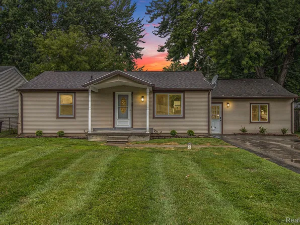 1450 Transue Ave, Burton, MI 48509