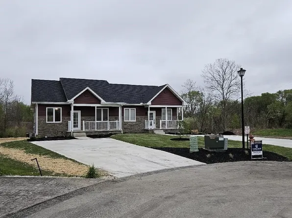 802 Wimbledon Dr, Mount Pleasant, PA 15666