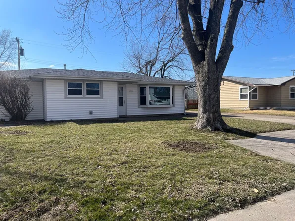 2322 8th St, Silvis, IL 61282