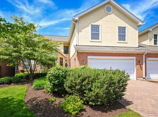 887 Chancel Cir, Glen Ellyn, IL 60137