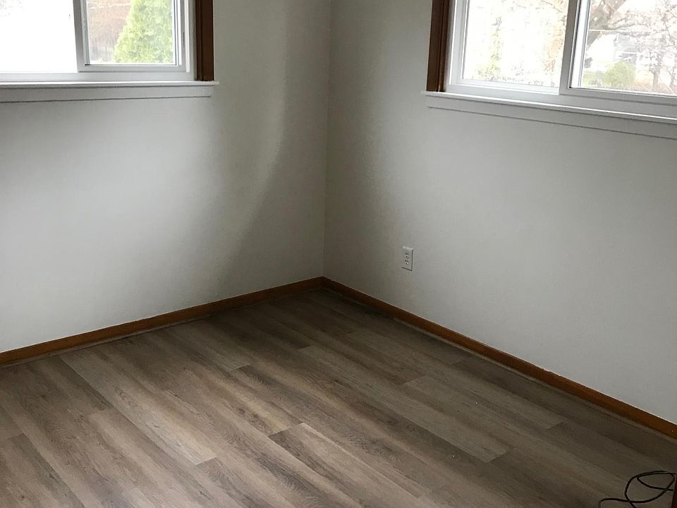 2nd image of 1109 McConnell Ave Floor 2