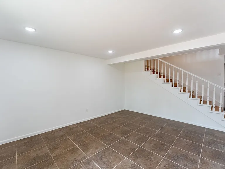 1307 Berkshire Dr — Photo 5