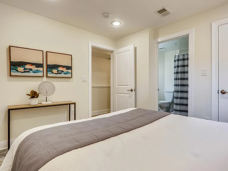1211 Clifton St NW #B — Photo 12
