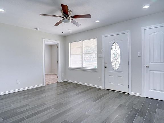 2nd image of 1201 E Park Dr