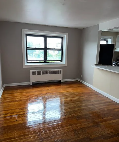 2334 Hudson Ter #C6 — Photo 2