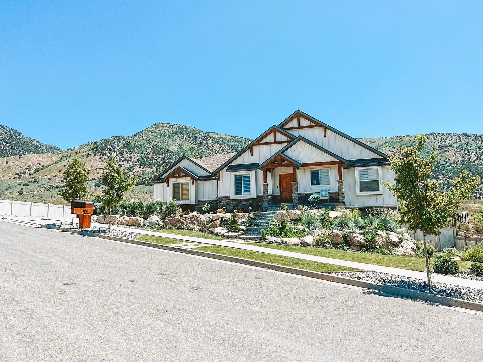 1120 Mahogany Ridge Rd — Photo 1