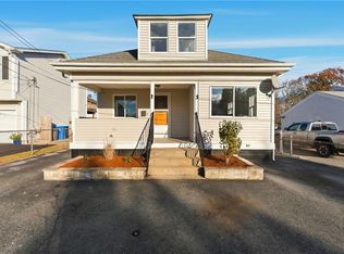 10 Woburn St, Cranston, RI 02910