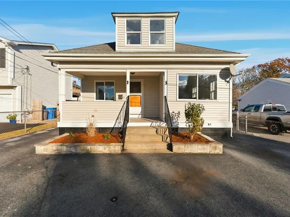 10 Woburn St, Cranston, RI 02910