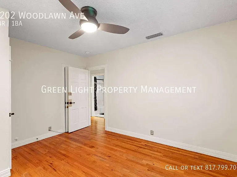 1202 Woodlawn Ave — Photo 20