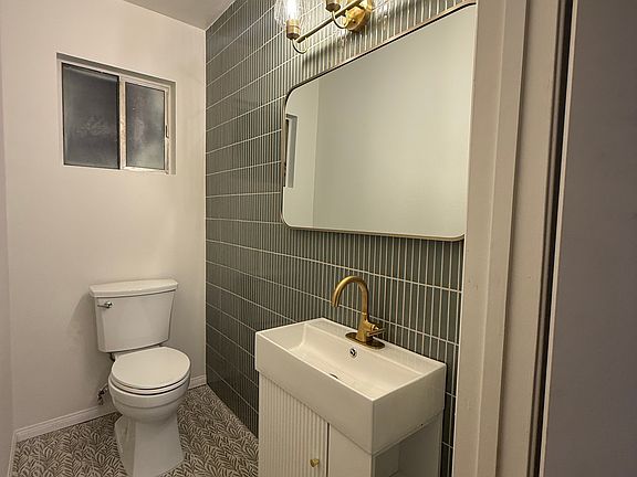 5th image of 328 Crouch St