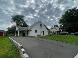289 Holly Dr, Levittown, PA