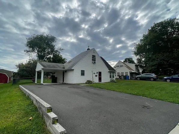 289 Holly Dr, Levittown, PA 19055