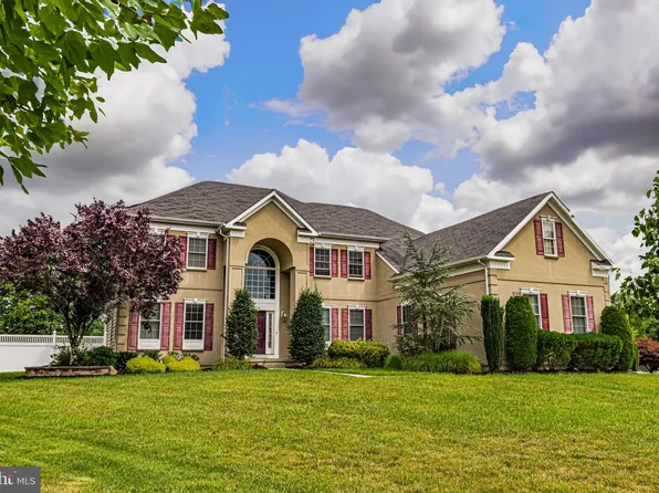 129 Blue Meadow Ln, Sicklerville, NJ 08081