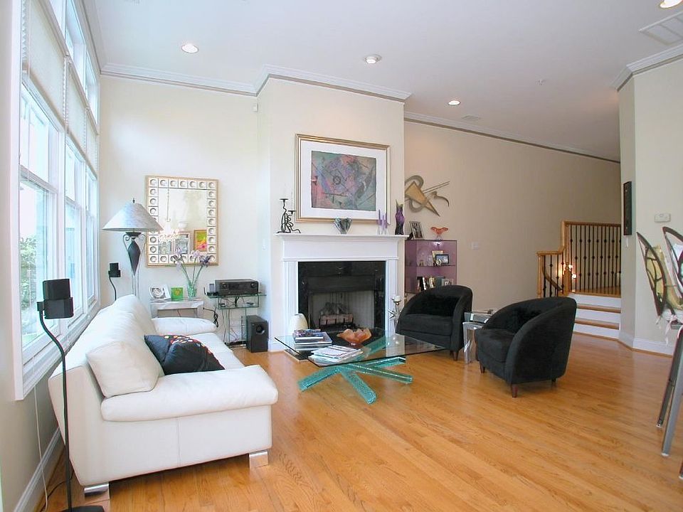 2nd image of 248 Wendover Heights Cres
