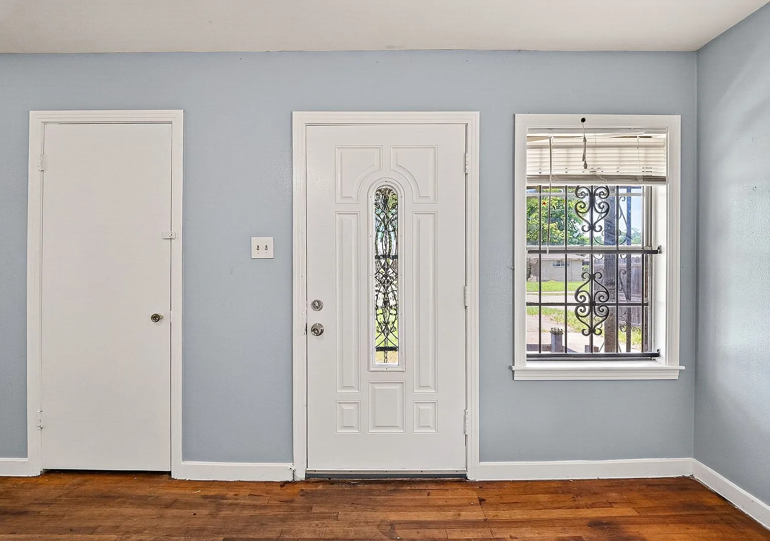 Spacious 4BR/2BA Home in Houston 77033 Convenient Location Near Downtown & Major Highways — Photo 2