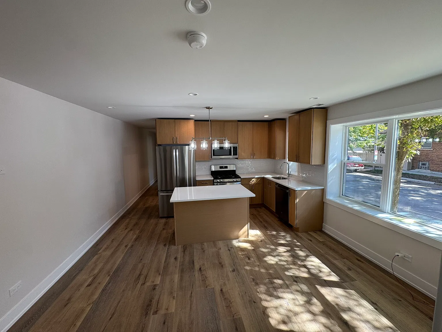 946 Ferdinand Ave — Photo 3