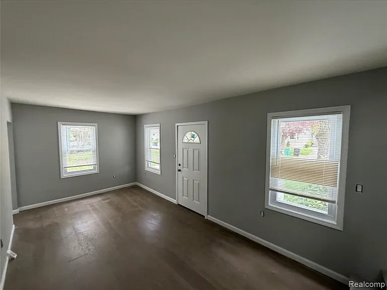 21631 Colgate St — Photo 6
