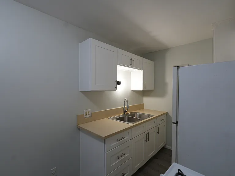 935 S Grand View St #2 — Photo 4