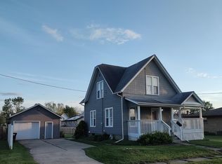 715 E 3rd St, Belvidere, IL 61008