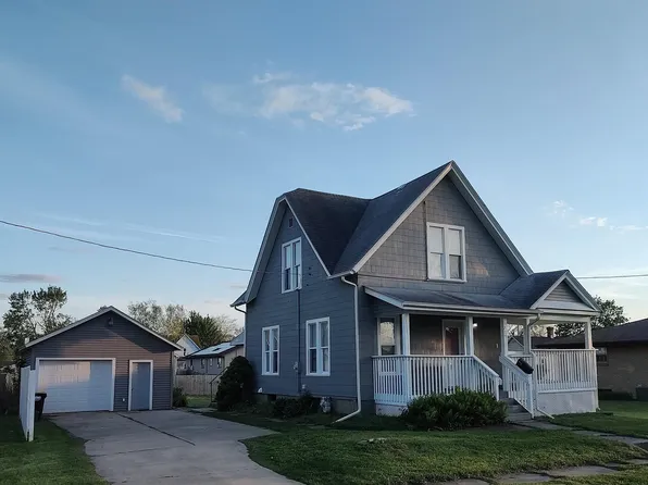 715 E 3rd St, Belvidere, IL 61008