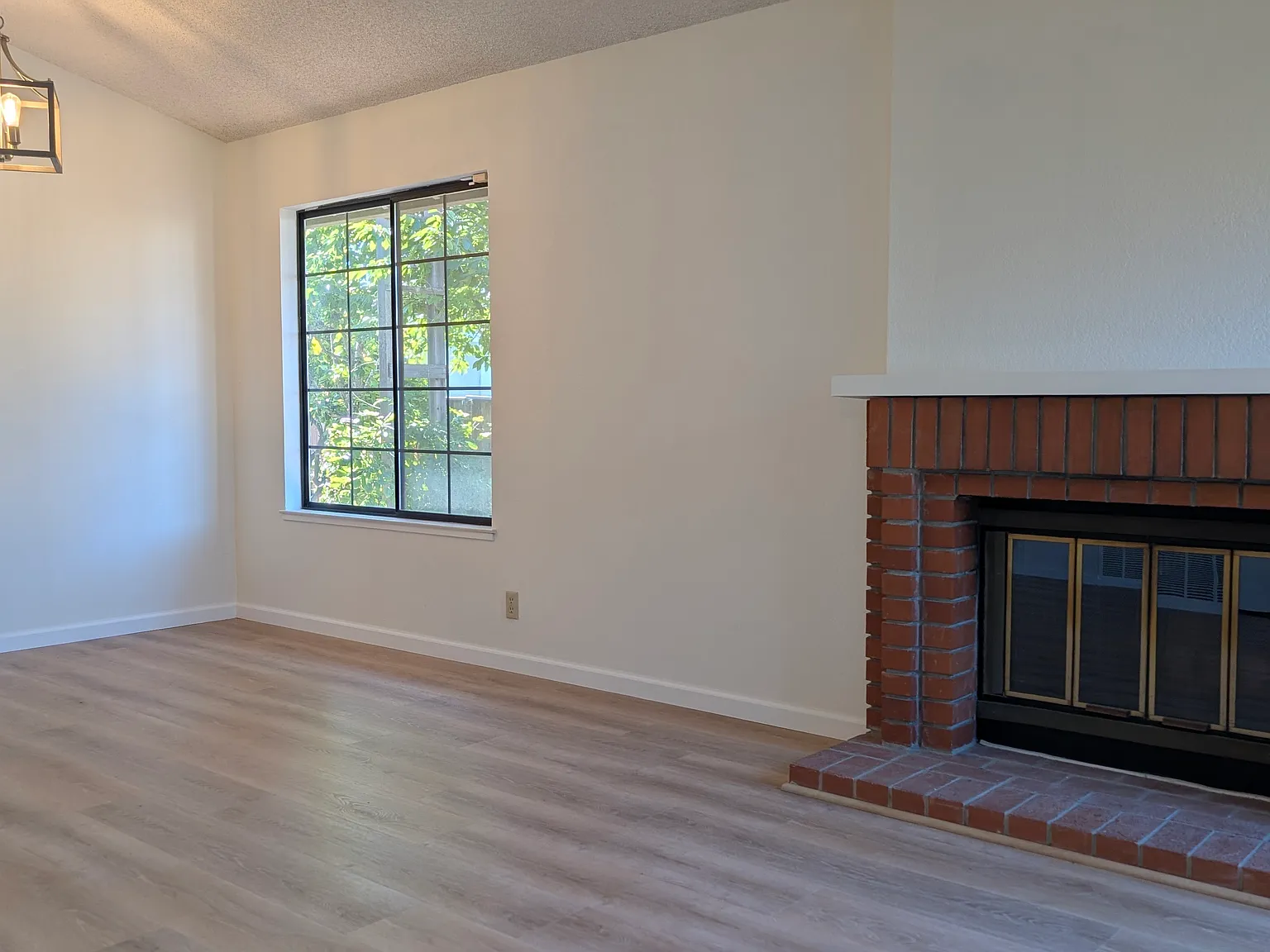 3 bed, 1385 sqft, $3,750 — Photo 3