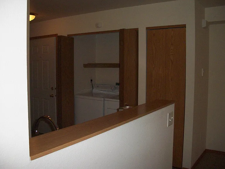 Wolf Glen Apartments — Photo 13