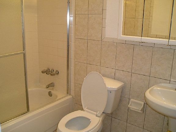 5th image of 7311 Kingsbury Cir