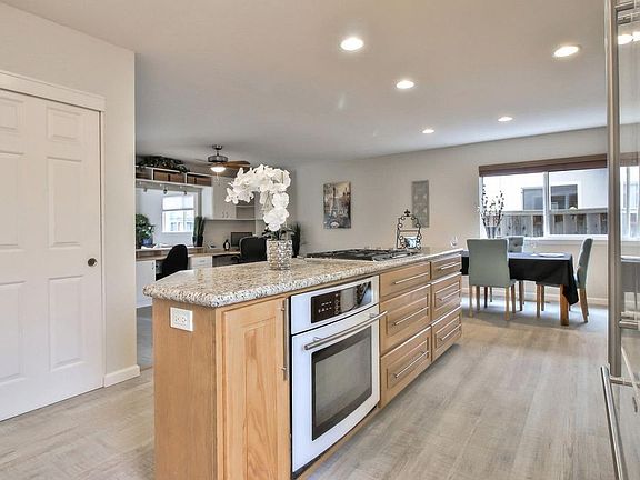 4th image of 1058 Redmond Ave