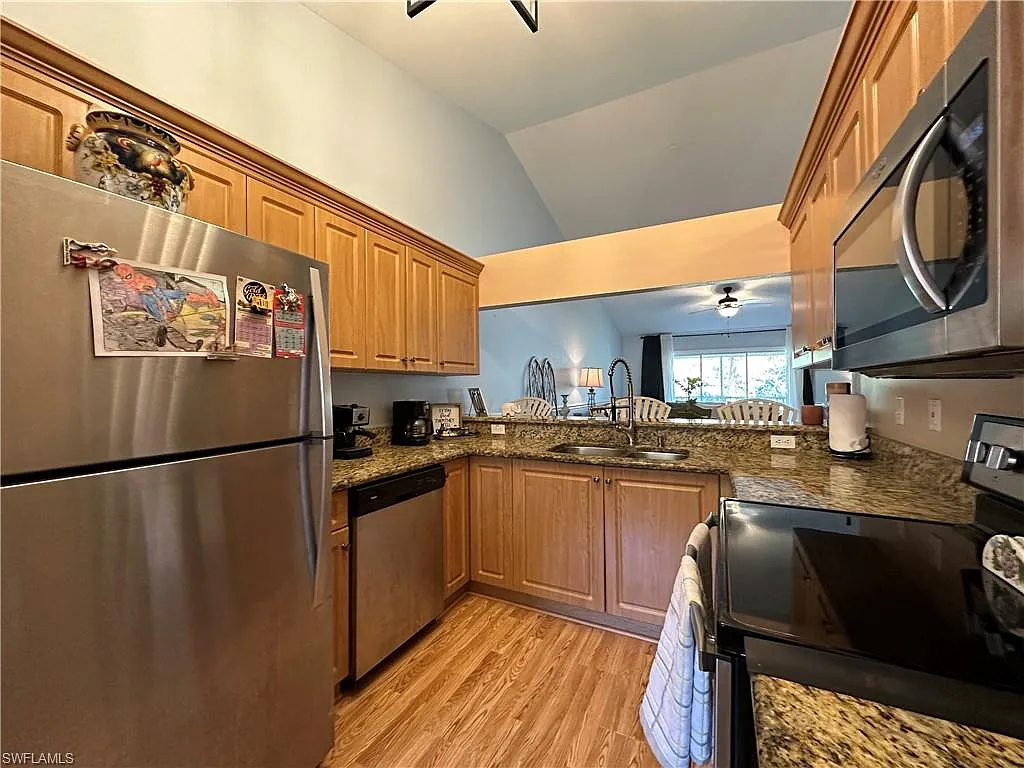 2 bed, 2.0 bath, 1225 sqft, $3,800 — Photo 3