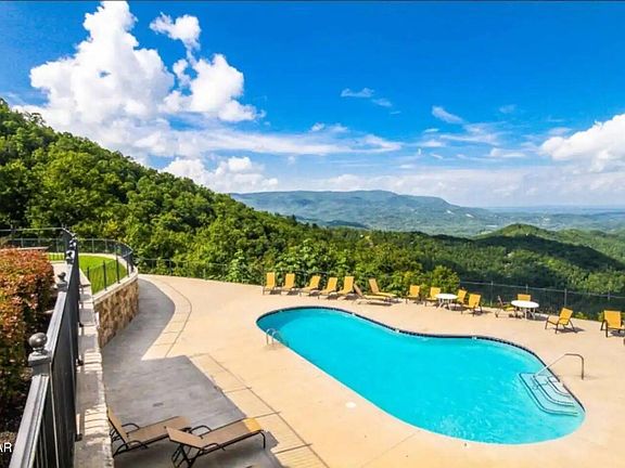 3rd image of 2815 White Oak Ridge Ln