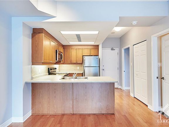 4th image of 134 York St #703