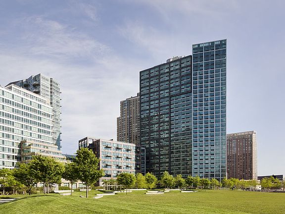 3rd image of 4720 Center Blvd APT 2602