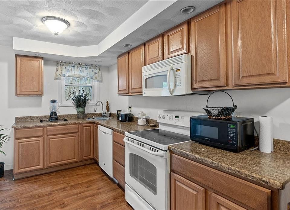 Village Green Condominiums Warwick, RI Zillow