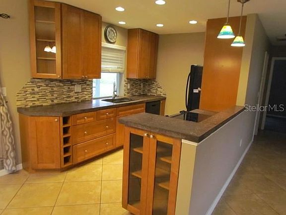 3rd image of 370 Pineview Dr