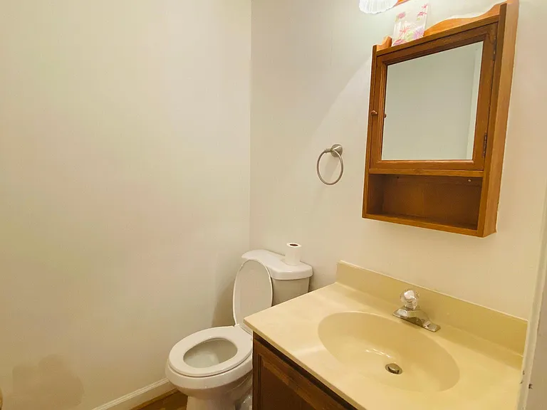 Haft bathroom first level