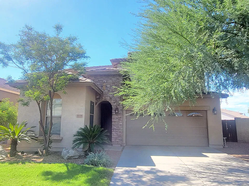 7028 S Bridal Vail Dr