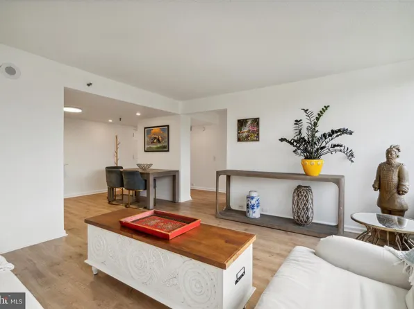 2001 Hamilton St APT 404, Philadelphia, PA 19130